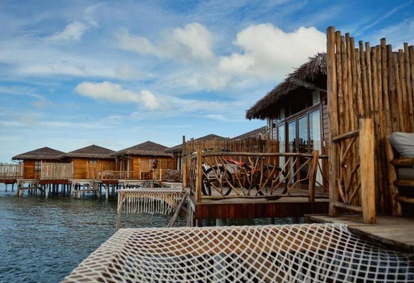 کلبه ییلاقی, Rocks Beach Boutique