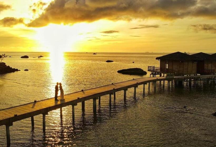 کلبه ییلاقی, Rocks Beach Boutique