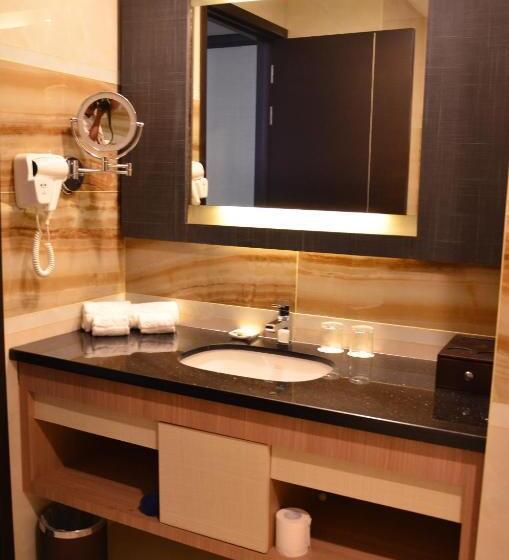 Полулюкс, Nagoya Hill Hotel Batam