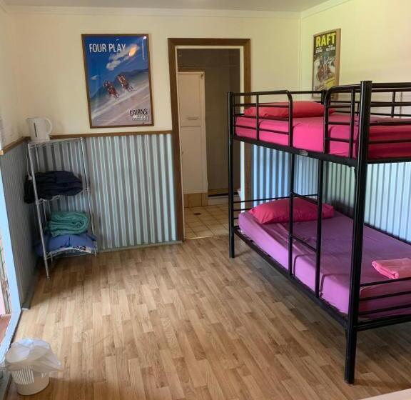 Семейный Номер, Scotty S Mission Beach
