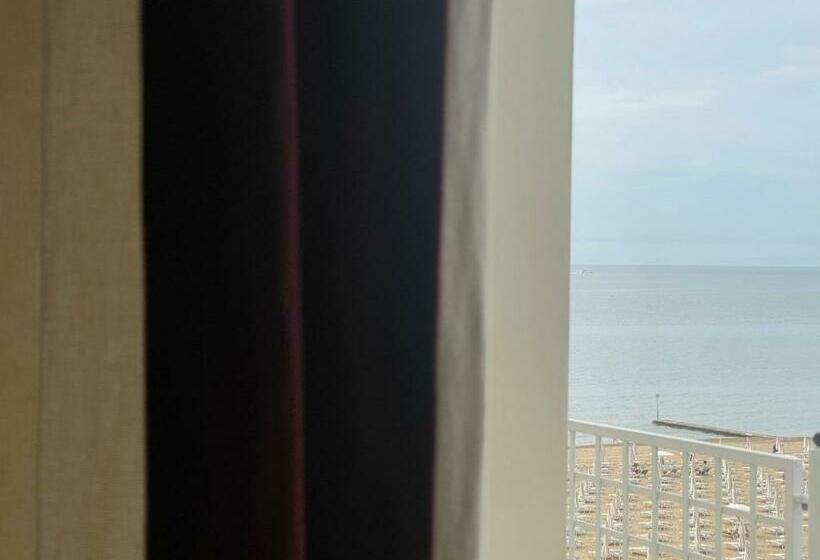 高级房间侧面带海景, Ril