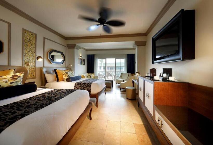 سوییت جونیور, The Signature Level At Grand Palladium Lady Hamilton Resort & Spa  All Inclusive