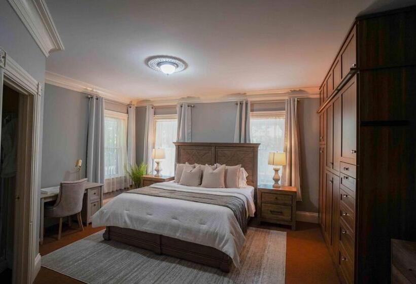 ２ベッドルーム家族用アパートメント, The Underwood Hale House