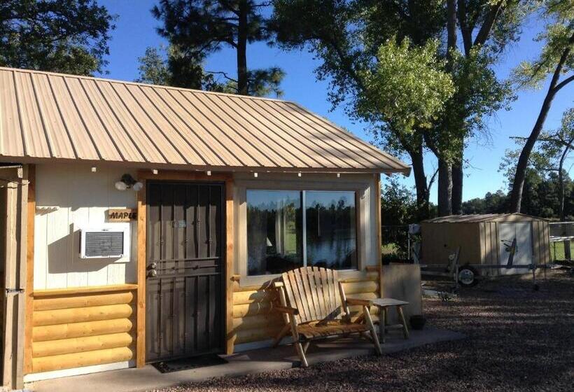 Standard studio with lake view, Rainbows End Fishing Resort