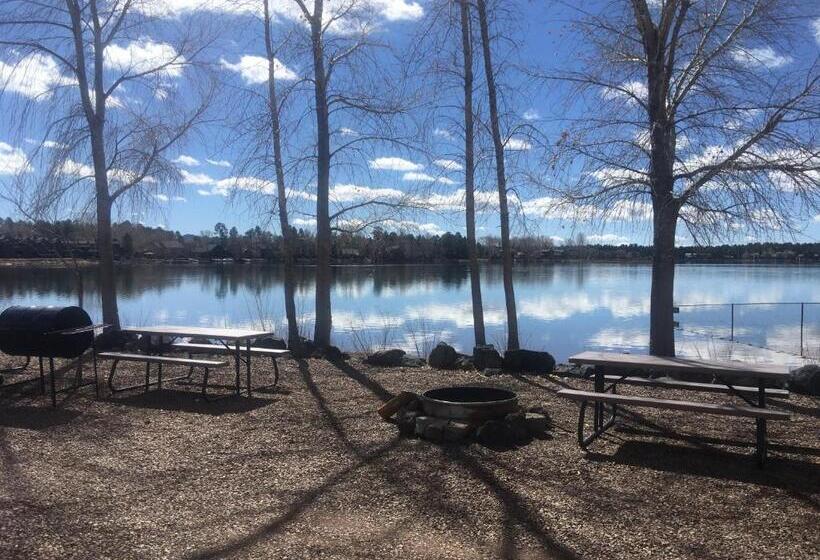Standard studio with lake view, Rainbows End Fishing Resort