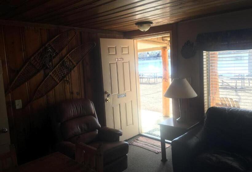 1 Bedroom Apartment Lake View, Rainbows End Fishing Resort