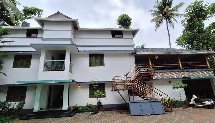 Номер Deluxe, Athirappilly Budget Villa