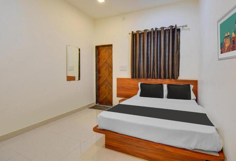 Трехместный Номер Классика, Oyo Pratik Lodging