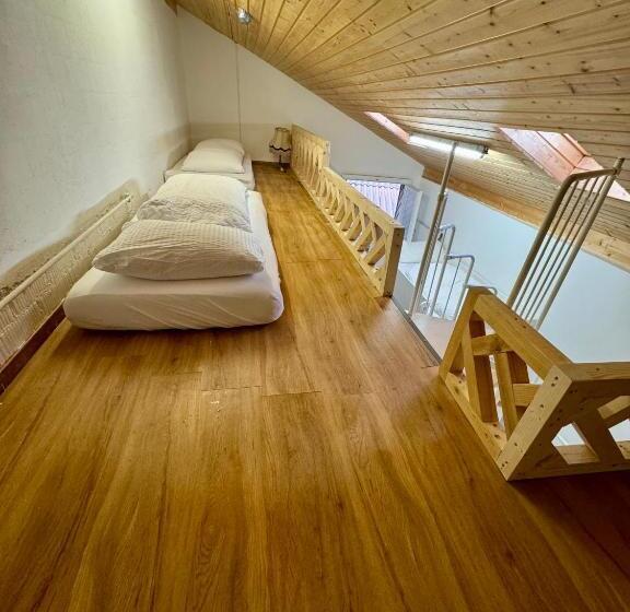 اتاق استاندارد چهار تخته, Interlaken Saberana Studio 11