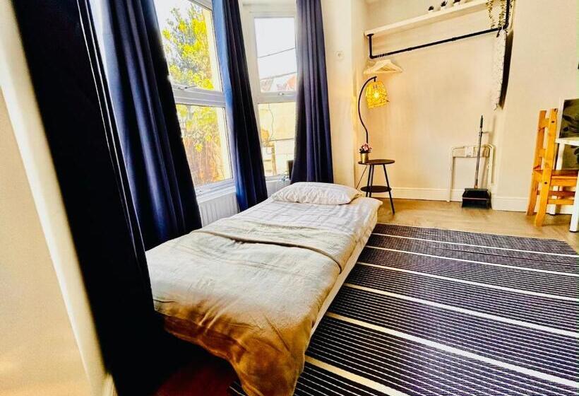 Студия Стандарт, Rest Boutique Acton