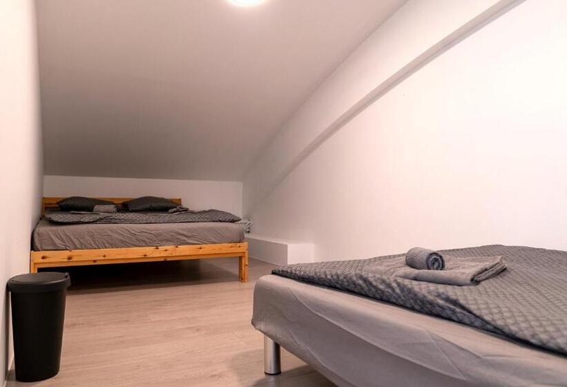 اتاق خانوادگی با سرویس بهداشتی مشترک, Comfort & Family Rooms, Hafnarfjörður