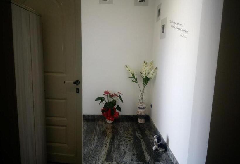 Стандартный внешний трехместный номер с ванной комнатой, Sweet Home