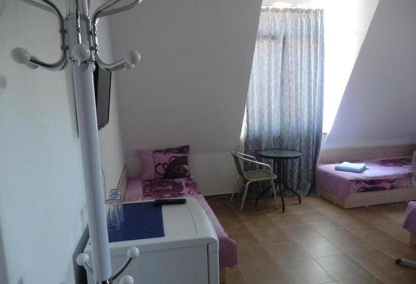 اتاق استاندارد سه نفره, Guest House Petrovi