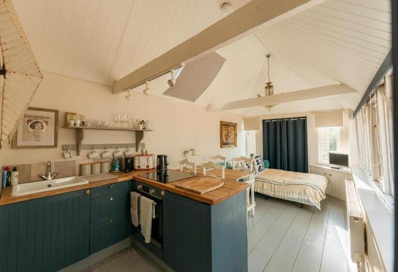 Семейный Номер, Little Lodge At Blue Door Barns