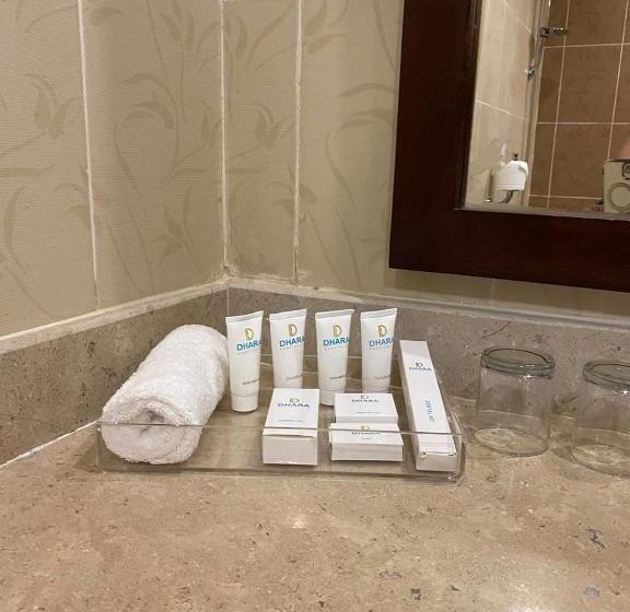 اتاق لوکس با چشم‌انداز دریا, Grand Waha Resort