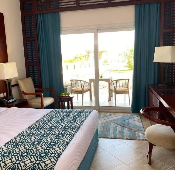اتاق خانوادگی با چشم‌انداز دریا, Grand Waha Resort