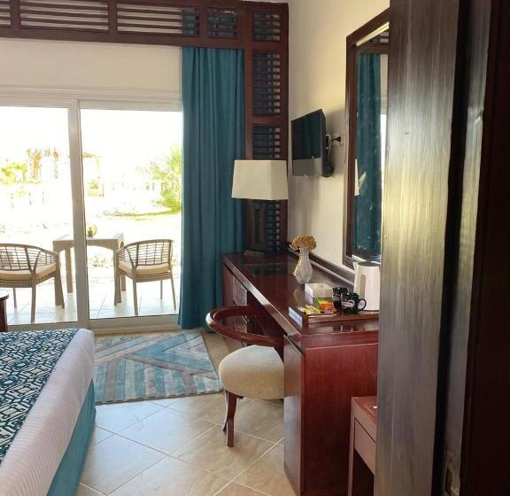 اتاق خانوادگی با چشم‌انداز دریا, Grand Waha Resort