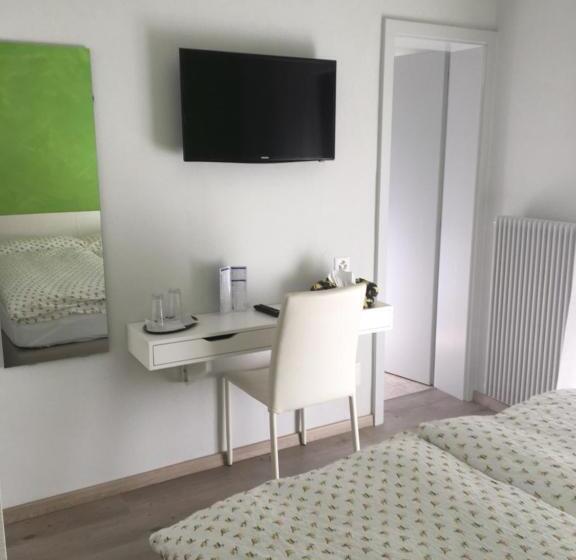 Номер Стандарт с Балконом, B&b Tencia