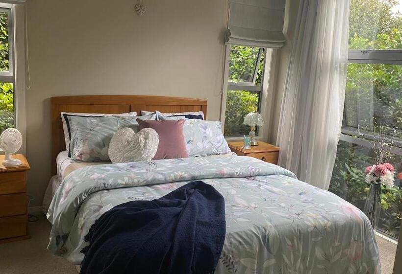 اتاق لوکس, Nottinghill B N B