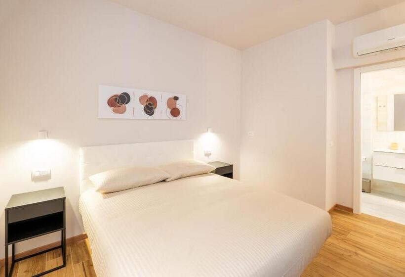 带大床的高级房间, Palmanova Suites