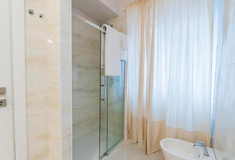 带大床的高级房间, Palmanova Suites