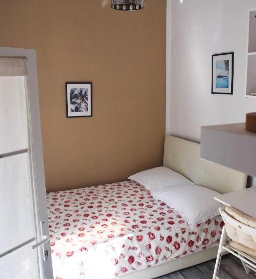 استودیوی استاندارد, Favela Hostel