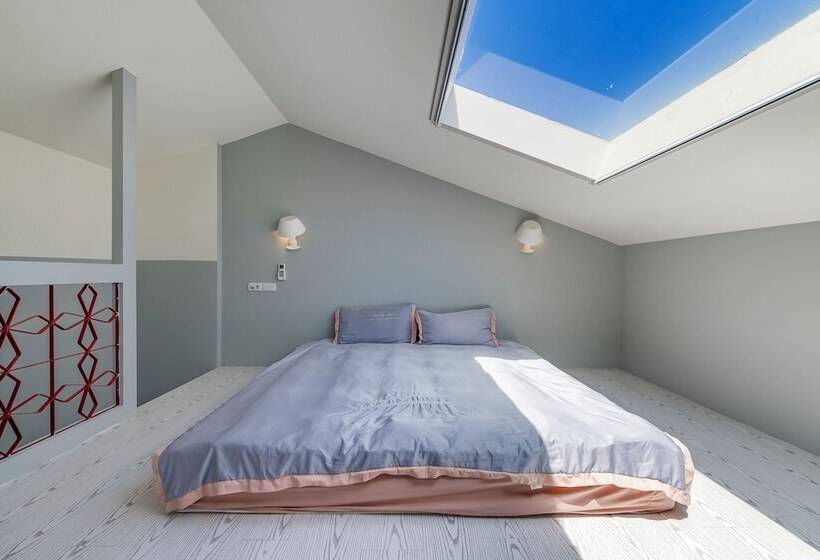 اتاق لوکس با بالکن و چشم‌انداز دریا, Happiness Ocean View B&b