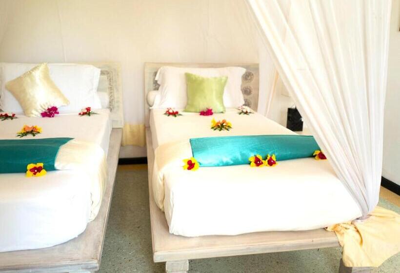 Полулюкс, Pongwe Bay Resort