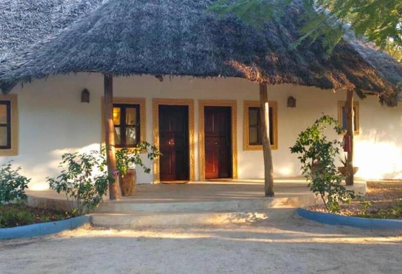 Полулюкс, Pongwe Bay Resort