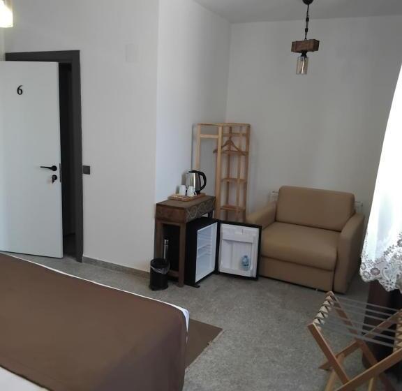 اتاق استاندارد سه نفره, Eski Urla