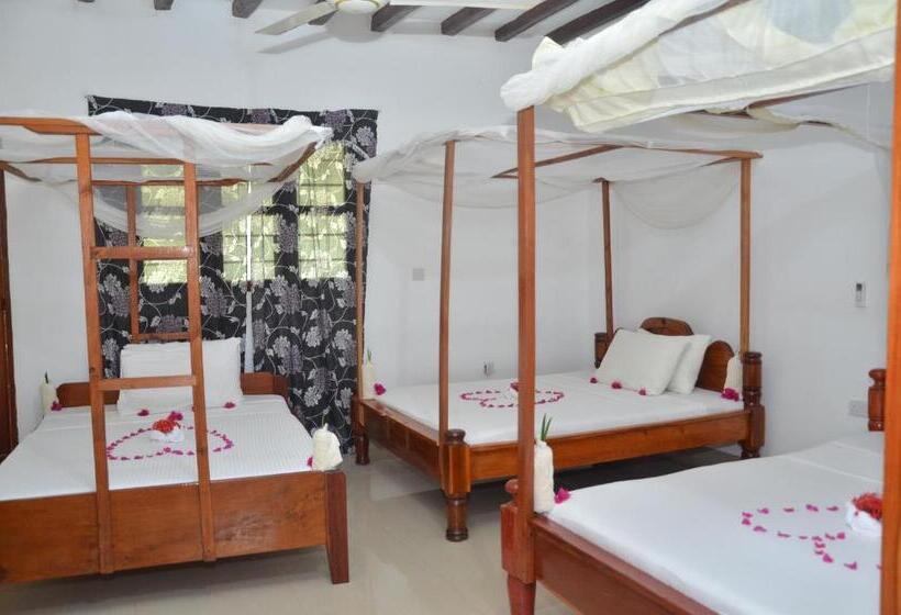 اتاق استاندارد چهار تخته, Bagamoyo Spice Villa