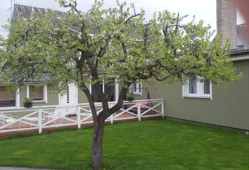 اتاق استاندارد سه نفره, Ovelia B&b