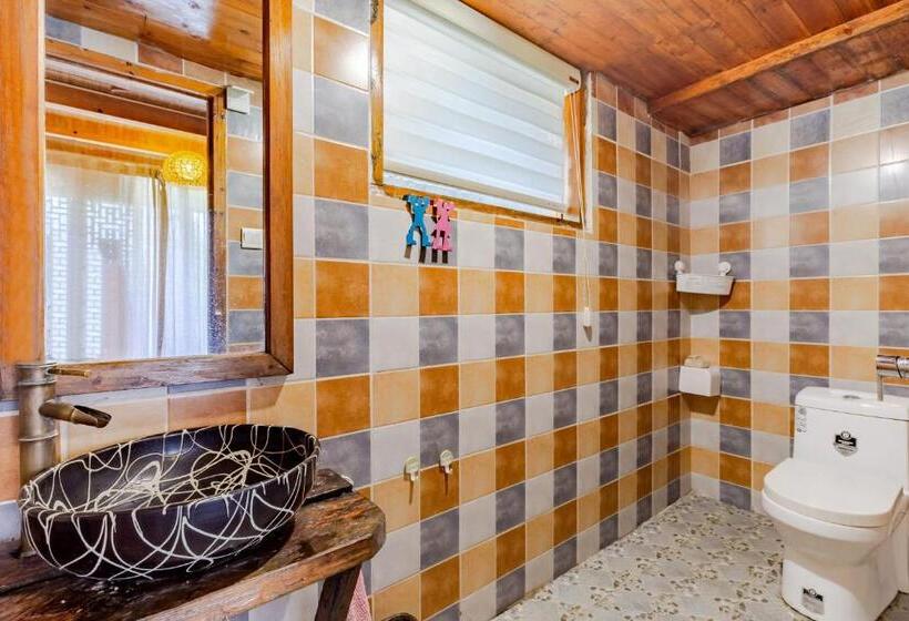 Номер Стандарт Вид на Озеро, Xidi Kunlun International Hostel