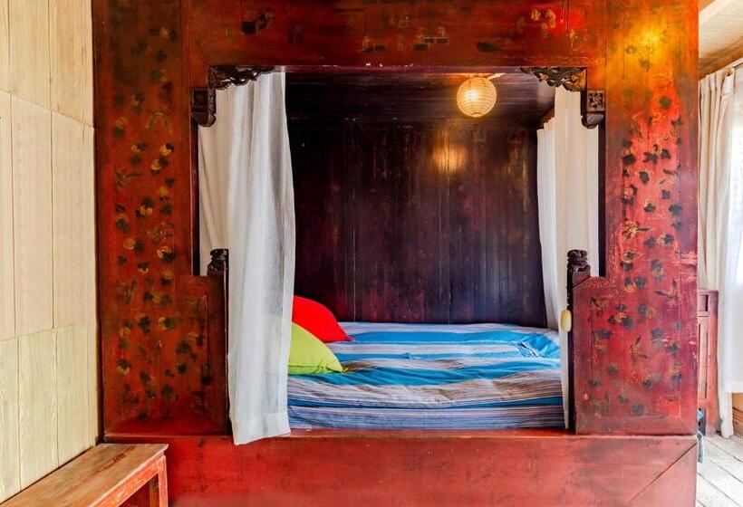 Номер Стандарт Вид на Озеро, Xidi Kunlun International Hostel