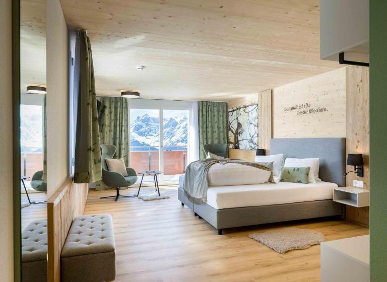 标准间带阳台, Alphotel Biel Kinzig   Access By Cable Car Only!