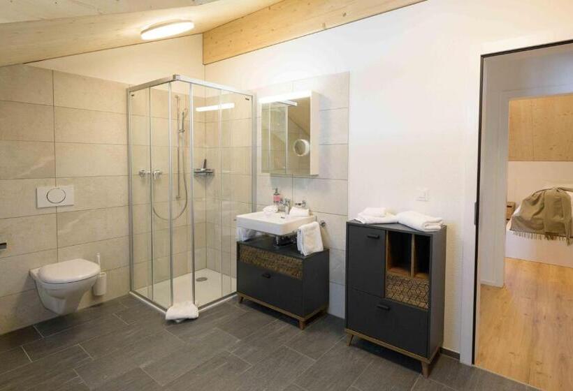 带3个卧室的公寓, Alphotel Biel Kinzig   Access By Cable Car Only!
