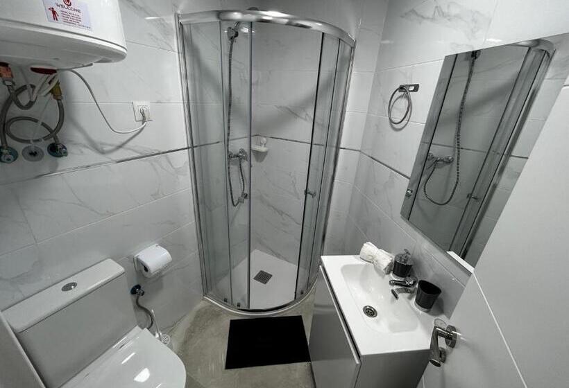 اتاق استاندارد, Habitaciónes Doble Con Baño Privado En El Centro De Madrid