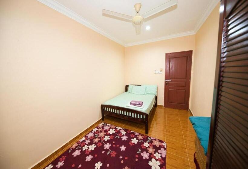 Апартаменты 3 Спальни, Oyo 91004 Homestay Masjid At Taqwa
