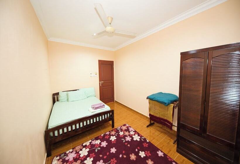 Апартаменты 3 Спальни, Oyo 91004 Homestay Masjid At Taqwa
