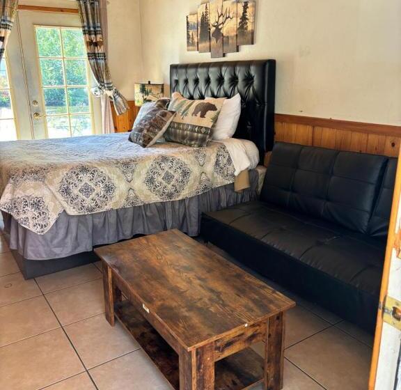 Семейный Номер, Sequoia River Front Cabins