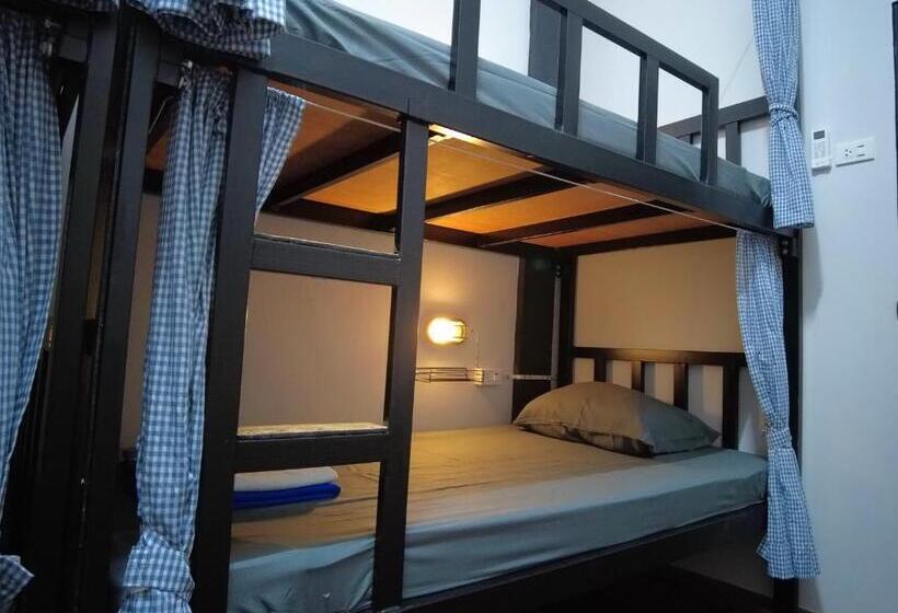 Номер Стандарт Четырехместный Совместный Санузел, โฟโต้โฮสเทล เบตง Foto Hostel Betong