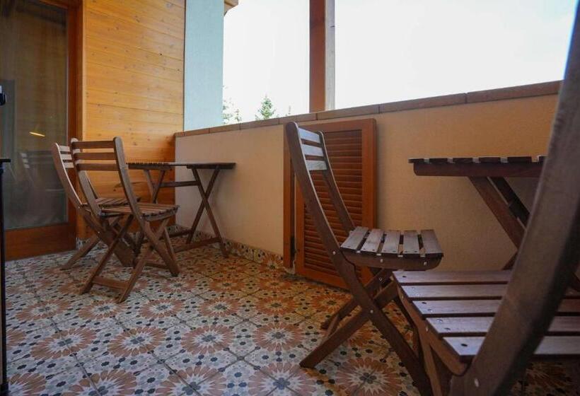 Апартаменты 2 спальни Вид на Сад, Chachacha House Vendégház
