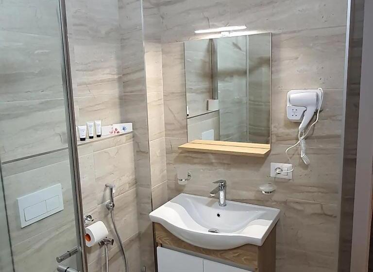 חדר סטנדרט לשלושה, Vila Ajet