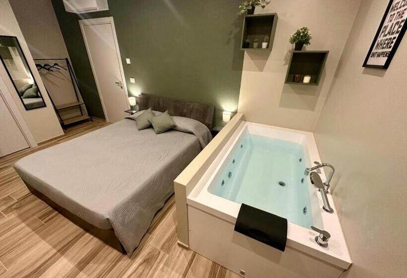 غرفة ديلوكس, Qualora Room & Suite