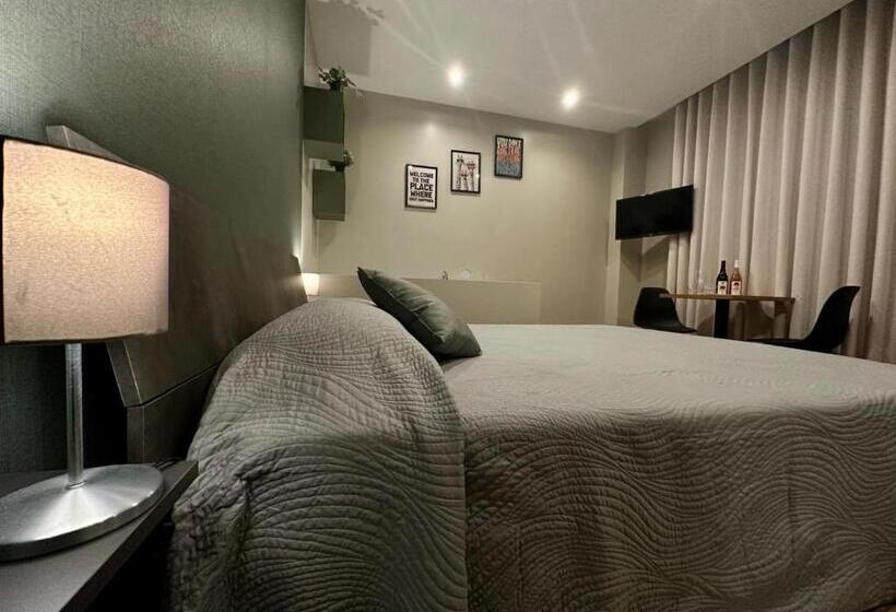 غرفة قياسية, Qualora Room & Suite