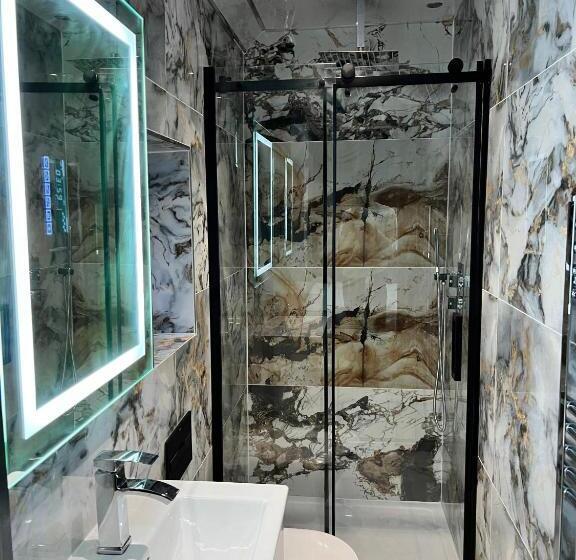Номер Стандарт Трехместный, Thandi House Heathrow Airport