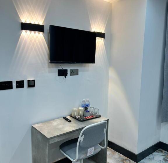Номер Стандарт, Thandi House Heathrow Airport
