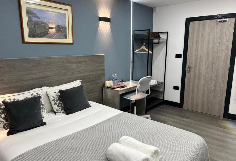 Номер Стандарт, Thandi House Heathrow Airport