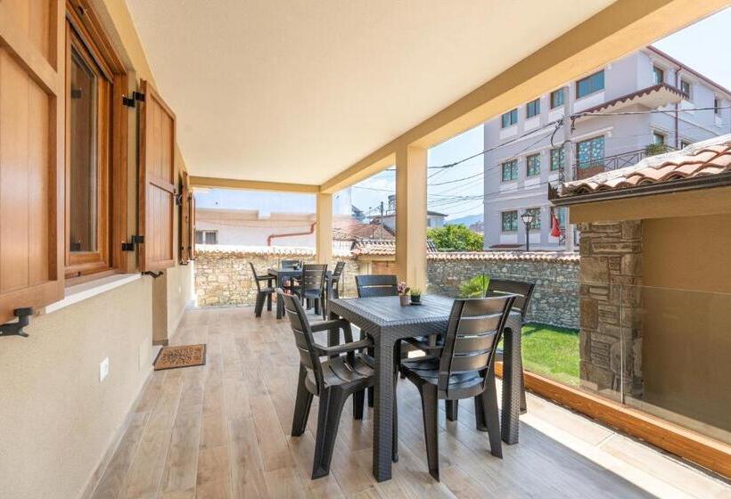 스탠다드 트리플 룸 가든 전망, Villa Zoi A Stay To Remember I Guesthouse Inside Elbasan Castle