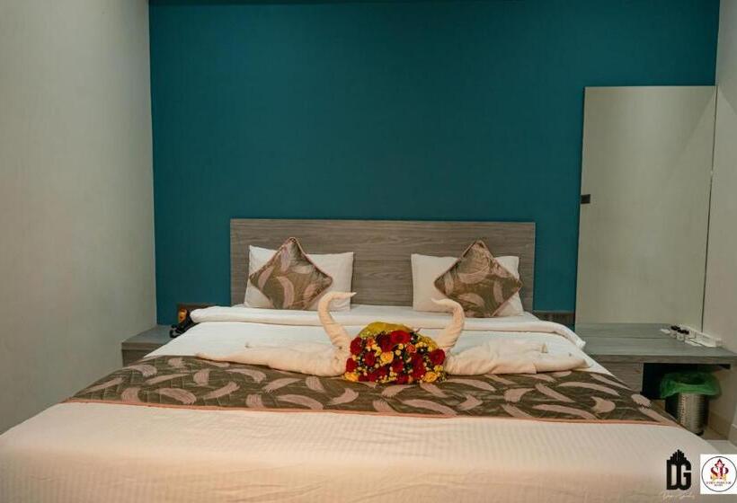Президентский Люкс, Shree Parivaar Resort